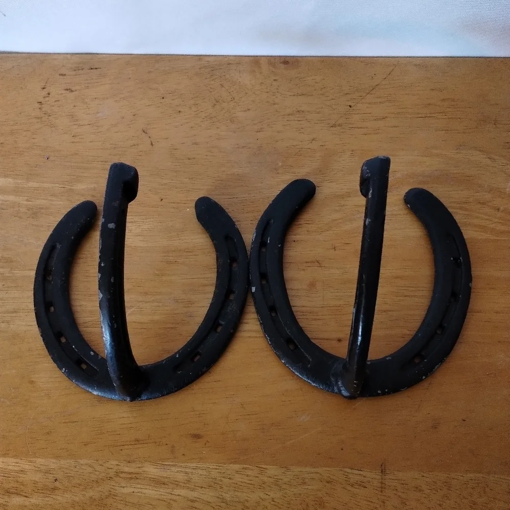 2 Cast iron horseshoe coat hanger home decor